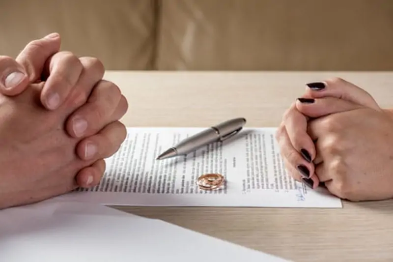 Thuê Luật Sư Ly Hôn Hết Bao Nhiêu Tiền?