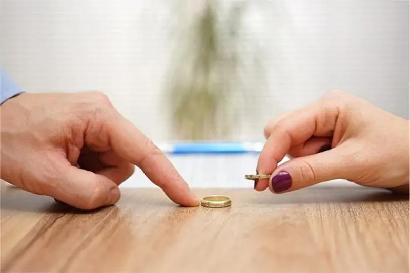 Chồng Đi Tù Muốn Ly Hôn Mất Bao Lâu?