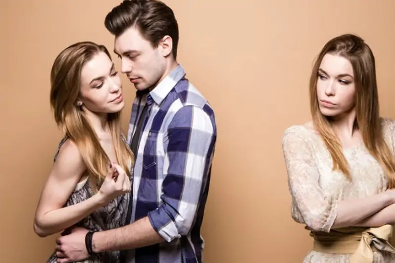 Làm Gì Khi Chồng Ngoại Tình Với Người Yêu Cũ?