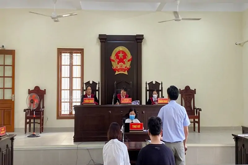 Vợ Chồng Ly Hôn Con 6 Tháng Ở Với Ai?